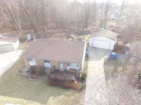 33709 Union Crt Ct, Westland, MI 48186