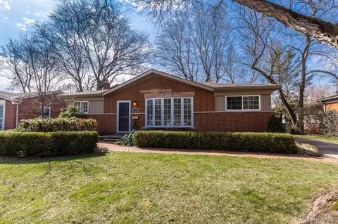 17005 Marguerite St, Beverly Hills, MI 48025