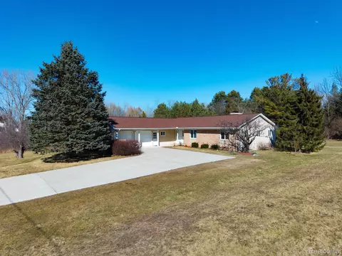 3244 Luce Rd, Mount Morris, MI 48433
