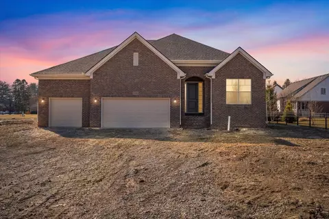 53983 Stonyford Dr, New Baltimore, MI 48047
