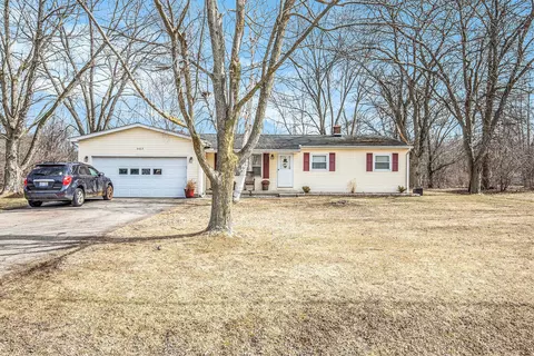 5427 Thrush Dr, Grand Blanc, MI 48439
