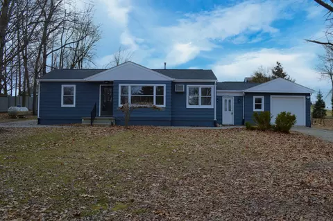 8872 Winans Lake Rd, Green Oak, MI 48116