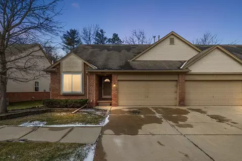 7555 Amanda Cir, Washington, MI 48094