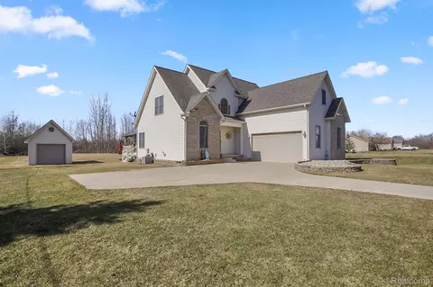 10102 N Fenton Rd, Mundy, MI 48430