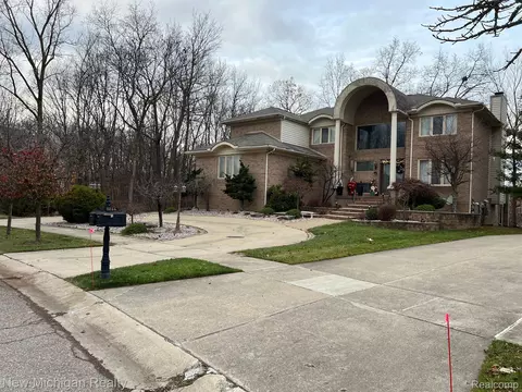 6248 Branford Dr, West Bloomfield, MI 48322