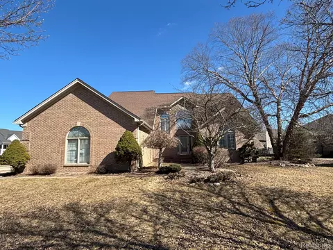 20155 Metzger Dr, Rockwood, MI 48173