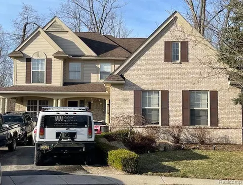 3002 Richmond Dr, Independence, MI 48348
