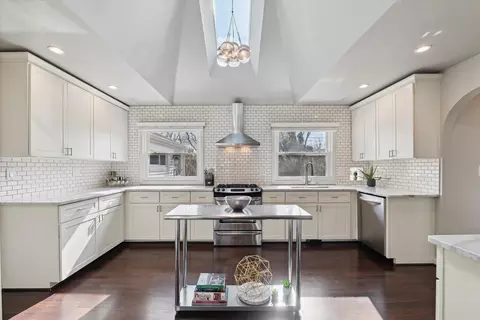 31619 Auburn Dr, Beverly Hills, MI 48025