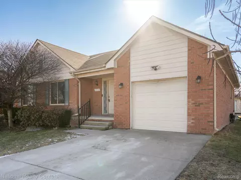 15830 Camperdown Ave, Clinton Township, MI 48035