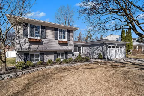 5156 Tyler Dr, Troy, MI 48085