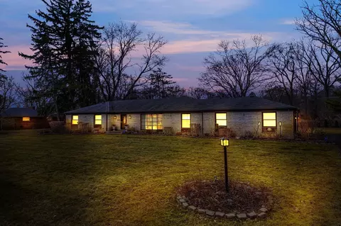 28201 W Kalong Cir, Southfield, MI 48034