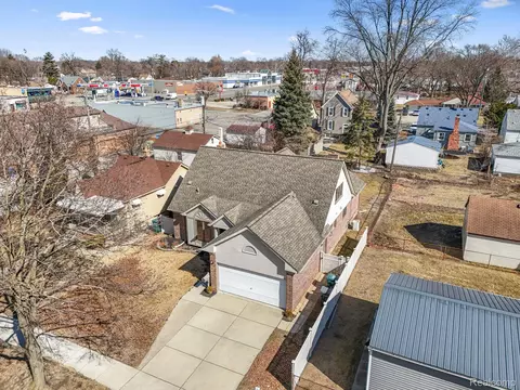 2210 Robindale Ave, Dearborn, MI 48128
