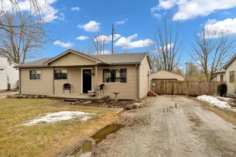 214 S Lester St, Capac, MI 48014