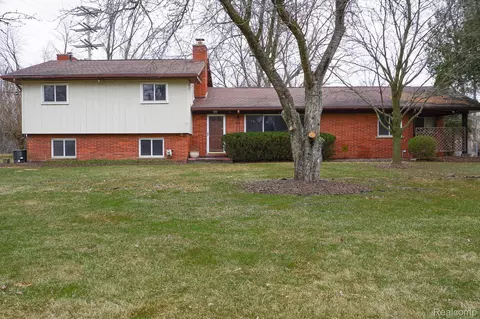 3649 S John Hix Rd, Wayne, MI 48184