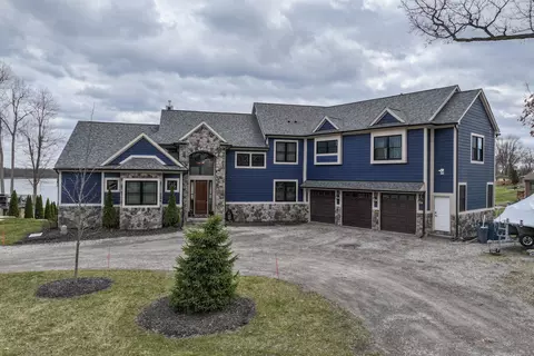 4117 E Rolston Rd, Fenton, MI 48451 photo 1