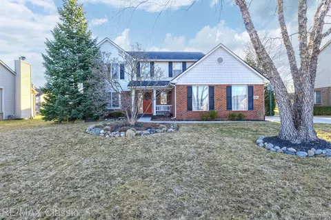 25866 Cobblers Ln, Lyon, MI 48178