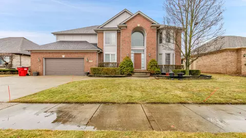48777 Strawberry Knoll Ln, Macomb, MI 48044