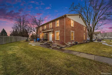 35389 Tall Oaks Dr, Sterling Heights, MI 48312