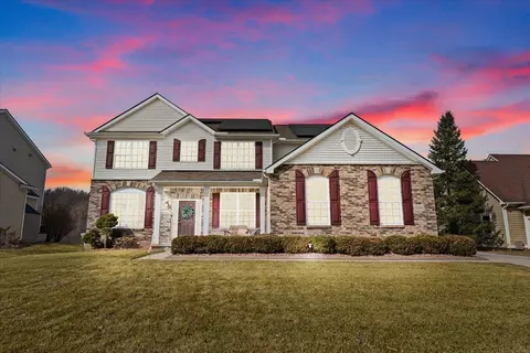 10681 Bouldercrest Dr, Green Oak, MI 48178