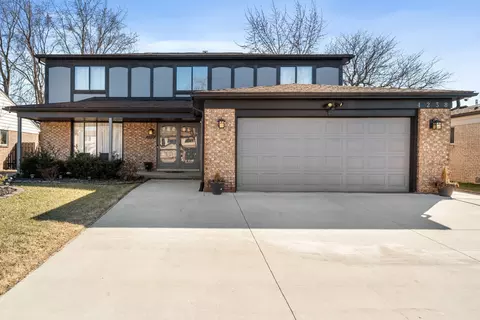 4238 Gloucester Dr, Sterling Heights, MI 48310