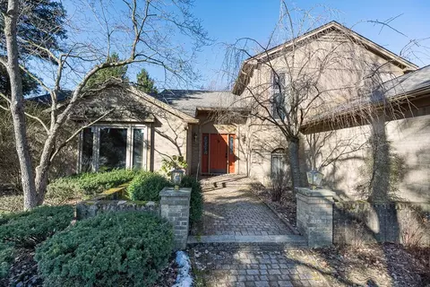 3560 Wedgewood Dr, Rochester Hills, MI 48306