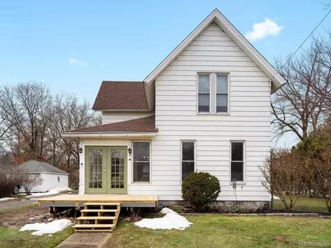 30 N Glaspie St, Oxford, MI 48371
