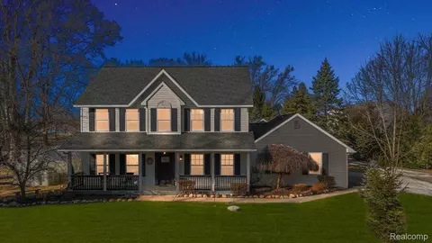 4351 Cordley Lake Rd, Pinckney, MI 48169