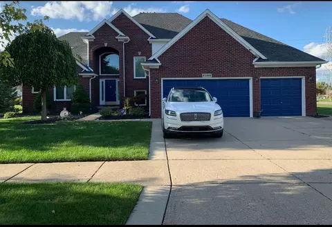 21239 Young Dr, Macomb, MI 48044
