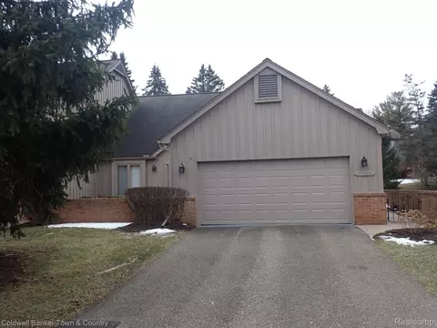37711 Amber Dr, Farmington Hills, MI 48331