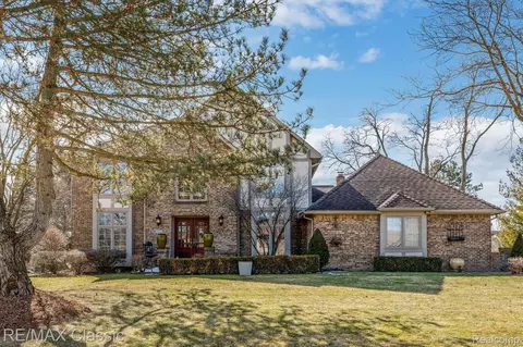 22185 Heatheridge Ln, Northville, MI 48167