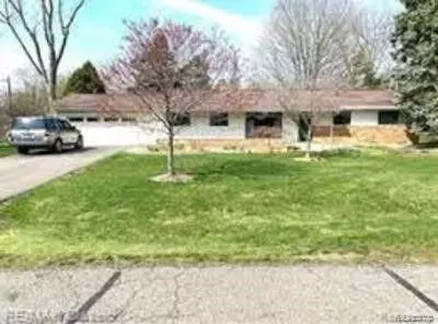 7060 Merrybrook, West Bloomfield, MI 48322