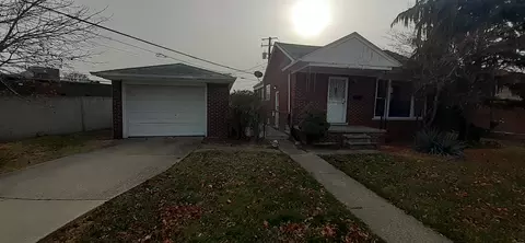 18070 Prosper Ave, Eastpointe, MI 48021