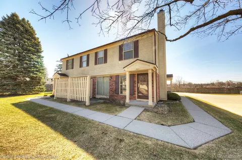 1612 Wimbledon Dr, Walled Lake, MI 48390