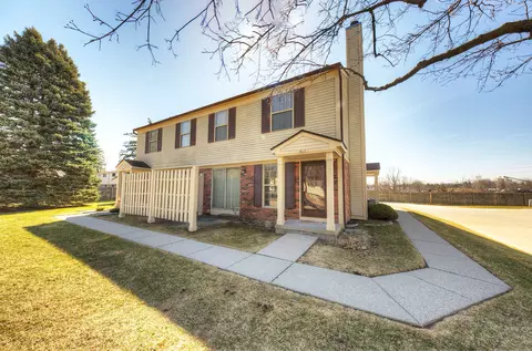 1612 Wimbledon Dr, Walled Lake, MI 48390