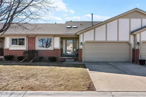 41874 Brookview Ln, Clinton Township, MI 48038