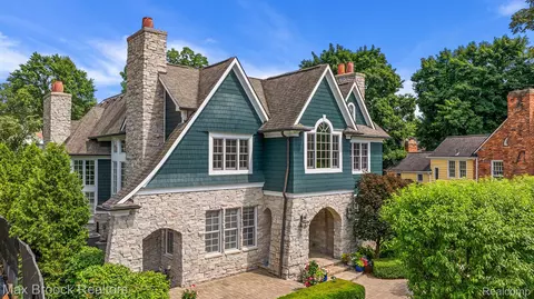620 Lakeside Dr, Birmingham, MI 48009