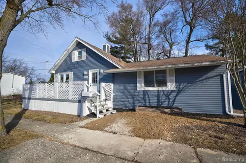 209 E Lexington St, Davison, MI 48423