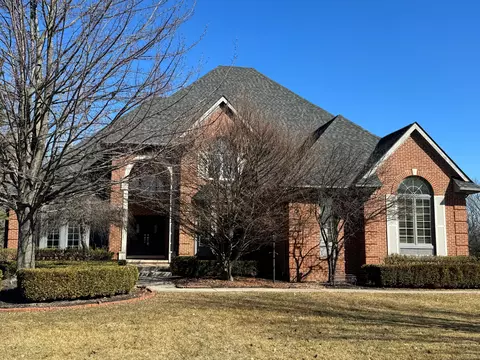 4392 Stoneview Dr, West Bloomfield, MI 48322