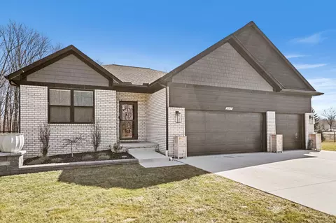 28347 Anchor Dr, Chesterfield, MI 48047