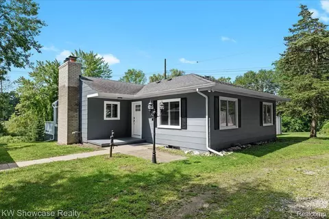 345 S Houghton St, Milford, MI 48381