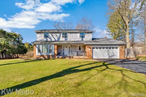 28671 Green Castle Rd, Farmington Hills, MI 48334