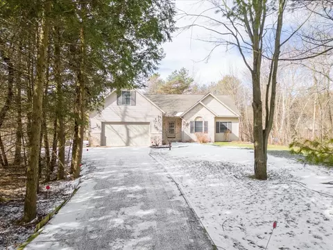 5132 Birch Ave, Lexington, MI 48450