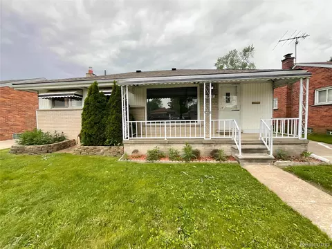 677 Belton St, Garden City, MI 48135