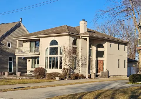 1197 E Lake Dr, Novi, MI 48377