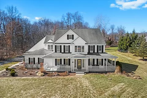 9877 Rosemary Ln, Brighton, MI 48114