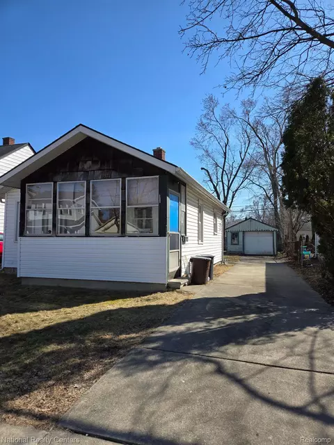 1376 Cole St, Birmingham, MI 48009