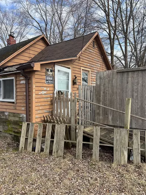 2401 Kansas Ave, Flint, MI 48506
