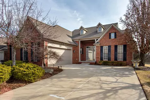 29072 Eastman Trl, Novi, MI 48377