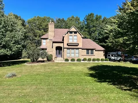7814 Debora Dr, Genoa, MI 48114