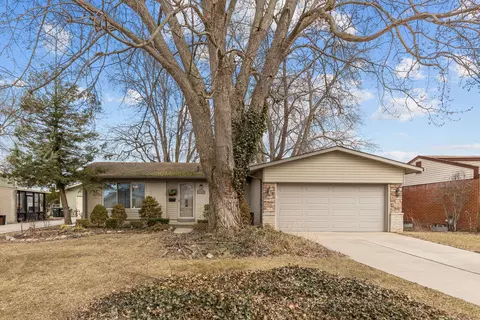37340 Castleton Dr, Sterling Heights, MI 48312